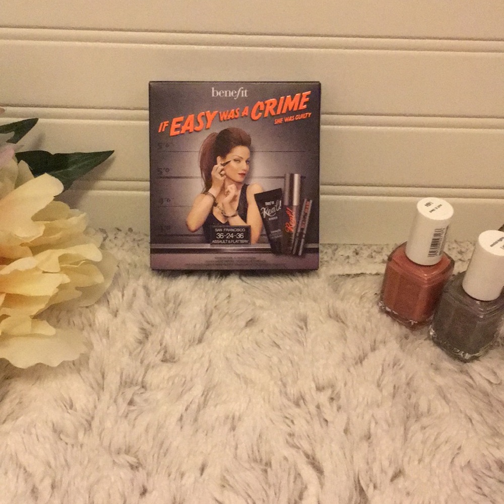 Benefit Cosmetics Sampler Set  NIB!